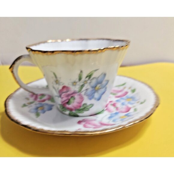 Salisbury England Cup & Saucer Set Pink & Blue Flowers Gold Trim 1950's - Picture 5 of 11
